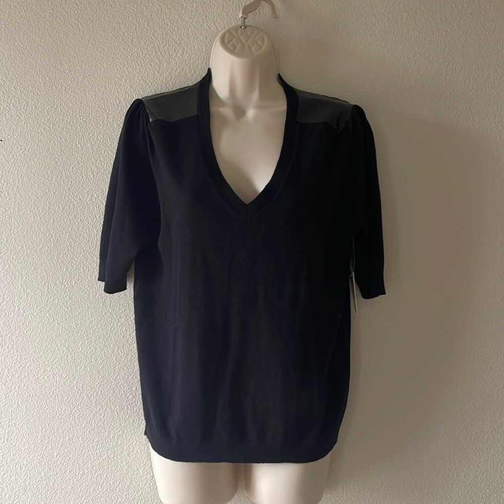 Ellen Tracy black short sleeve top with faux leather shoulders, small, nwt